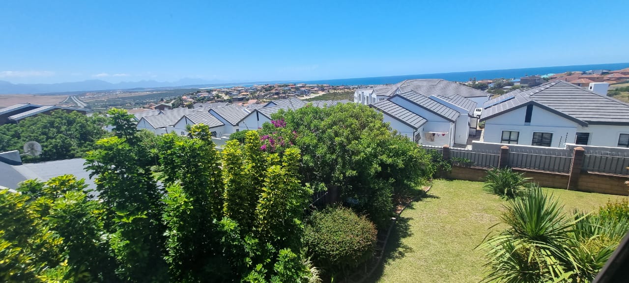 4 Bedroom Property for Sale in Hartenbos Heuwels Western Cape